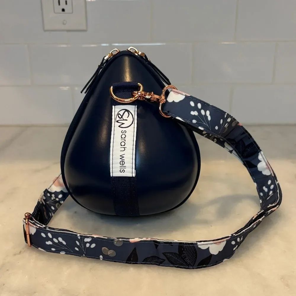 Sarah Wells Milkwear Bag - Wearable Pump Case – Hard Shell Organizer & Strap